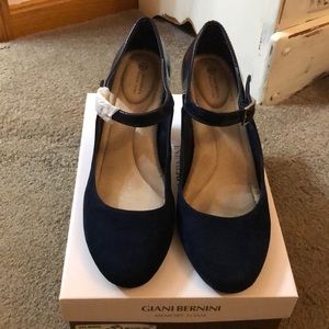 Giani Bernini Navy Blue Velmahl Mary Jane Patent Leather and Suede Heels.